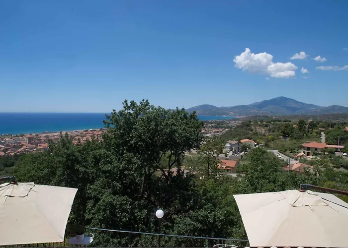 Residenza Lombardi منزل ريفي أسشيا